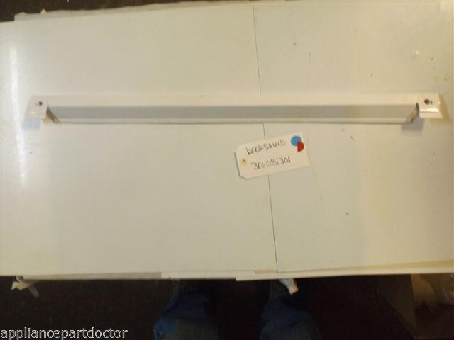 FRIGIDAIRE Stove 316081301 Shield-door, White used part
