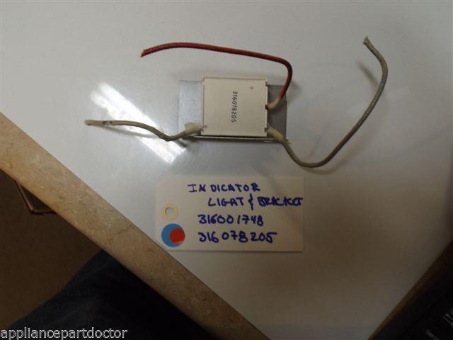 FRIGIDAIRE  STOVE 316001748 316078205 INDICATOR LIGHT W/BRACKET  USED