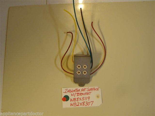 GE STOVE WB8X5119  WB2X8307  Indicator Hot Surface W/Bracket USED PART
