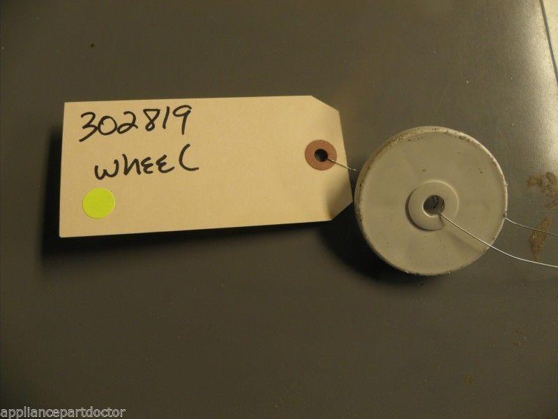 WHIRLPOOL DISHWASHER 302819 WHEEL USED PART ASSEMBLY FREE SHIPPING