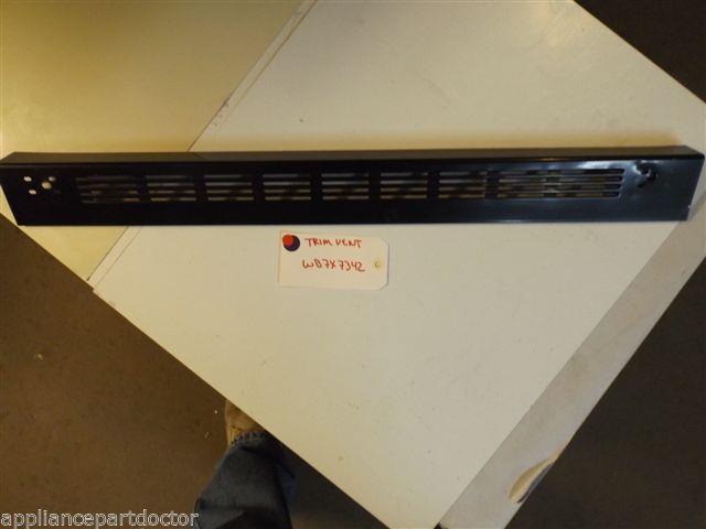GE STOVE WB7X7342 Trim Vent BLACK  USED