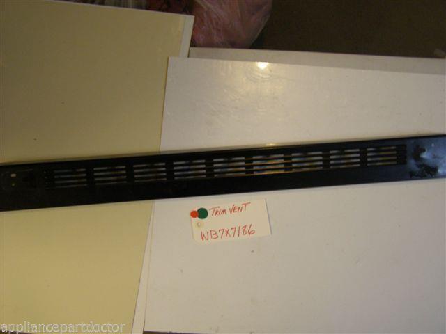 GE STOVE WB7X7186  Trim Vent   USED PART
