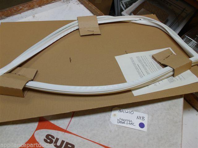 SUB ZERO FREEZER DOOR SEAL 3211210 NEW IN BOX