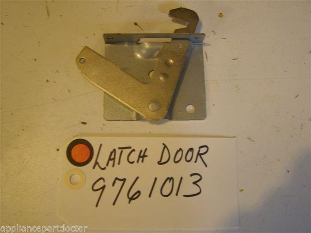 WHIRLPOOL STOVE 9761013  Latch, Door USED