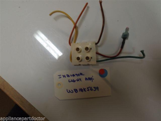 GE  STOVE WB18K5639 Indicator Light USED