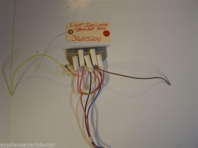 FRIGIDAIRE STOVE  316105200  Light-indicator /Bracket  USED