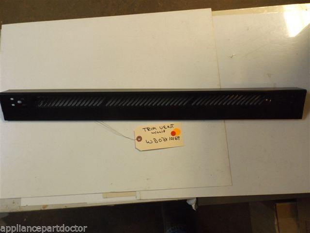 GE STOVE WB07X10169 Trim Vent & Clip  USED