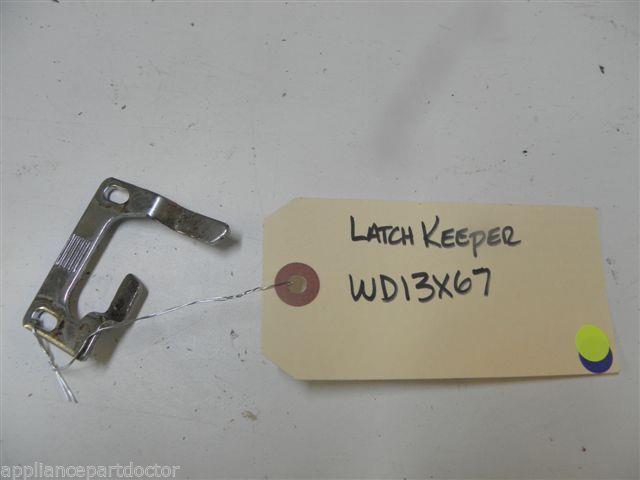 GE DISHWASHER WD13X67 LATCH KEEPER USED PART ASSEMBLY