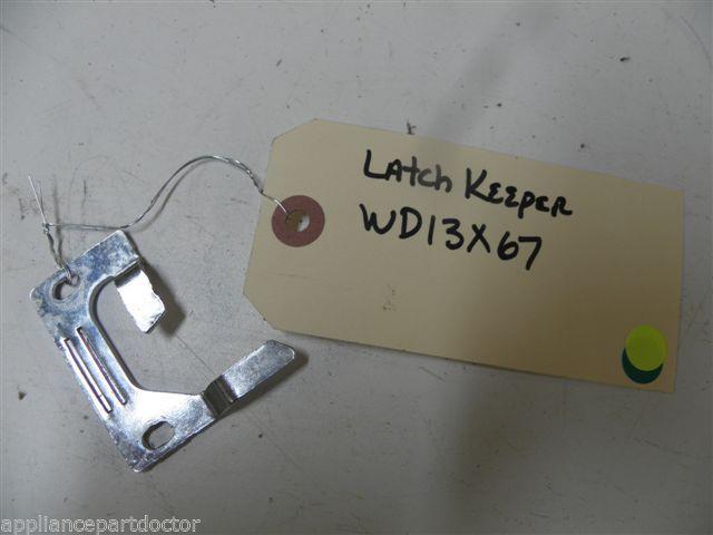 GE DISHWASHER WD13X67 LATCH KEEPER USED PART ASSEMBLY