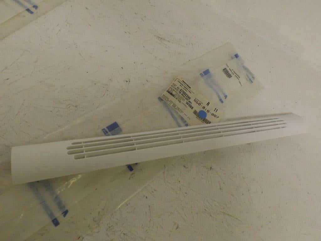 MAYTAG WHIRLPOOL RERFRIGERATOR 67002399 TOE GRILLE ASSY (WHT) NEW