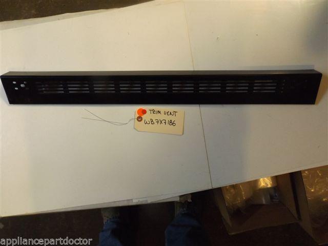 GE Stove WB7X7186 Trim Vent   used
