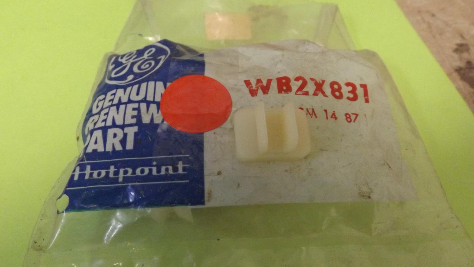 MAYTAG STOVE WB2X831 CLIPS (NEW)