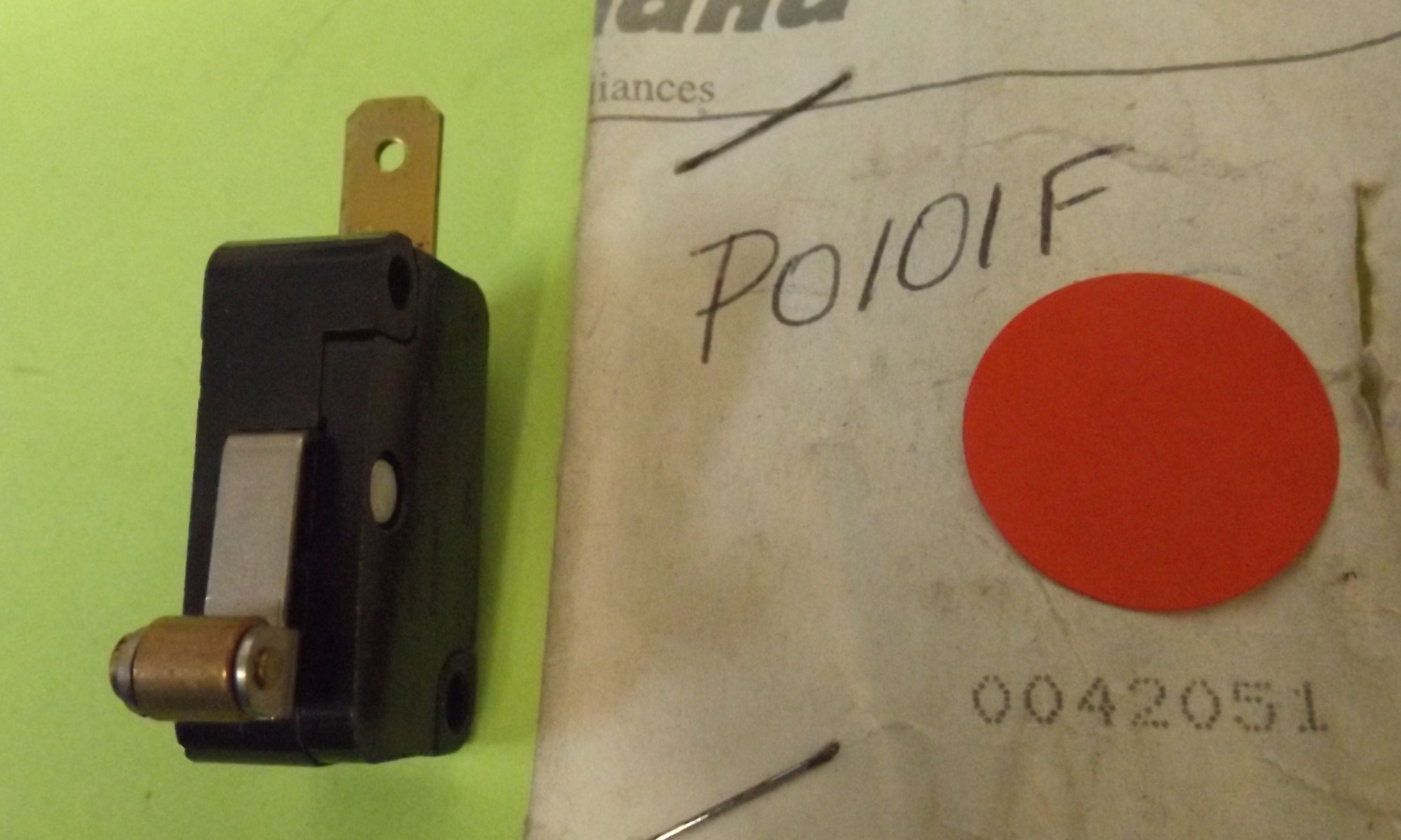 WHIRLPOOL STOVE 0042051 SWITCH (NEW)