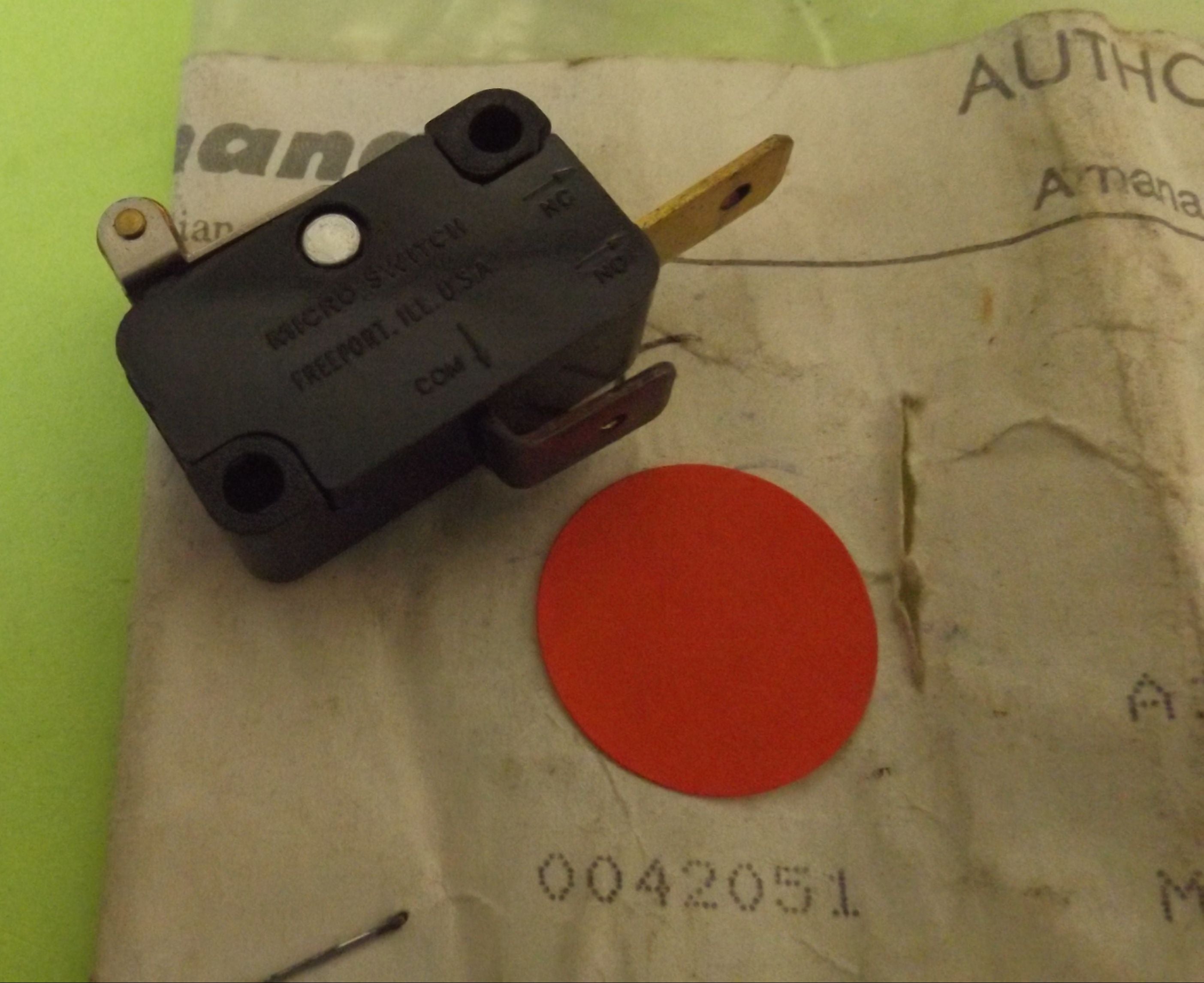 WHIRLPOOL STOVE 0042051 SWITCH (NEW)