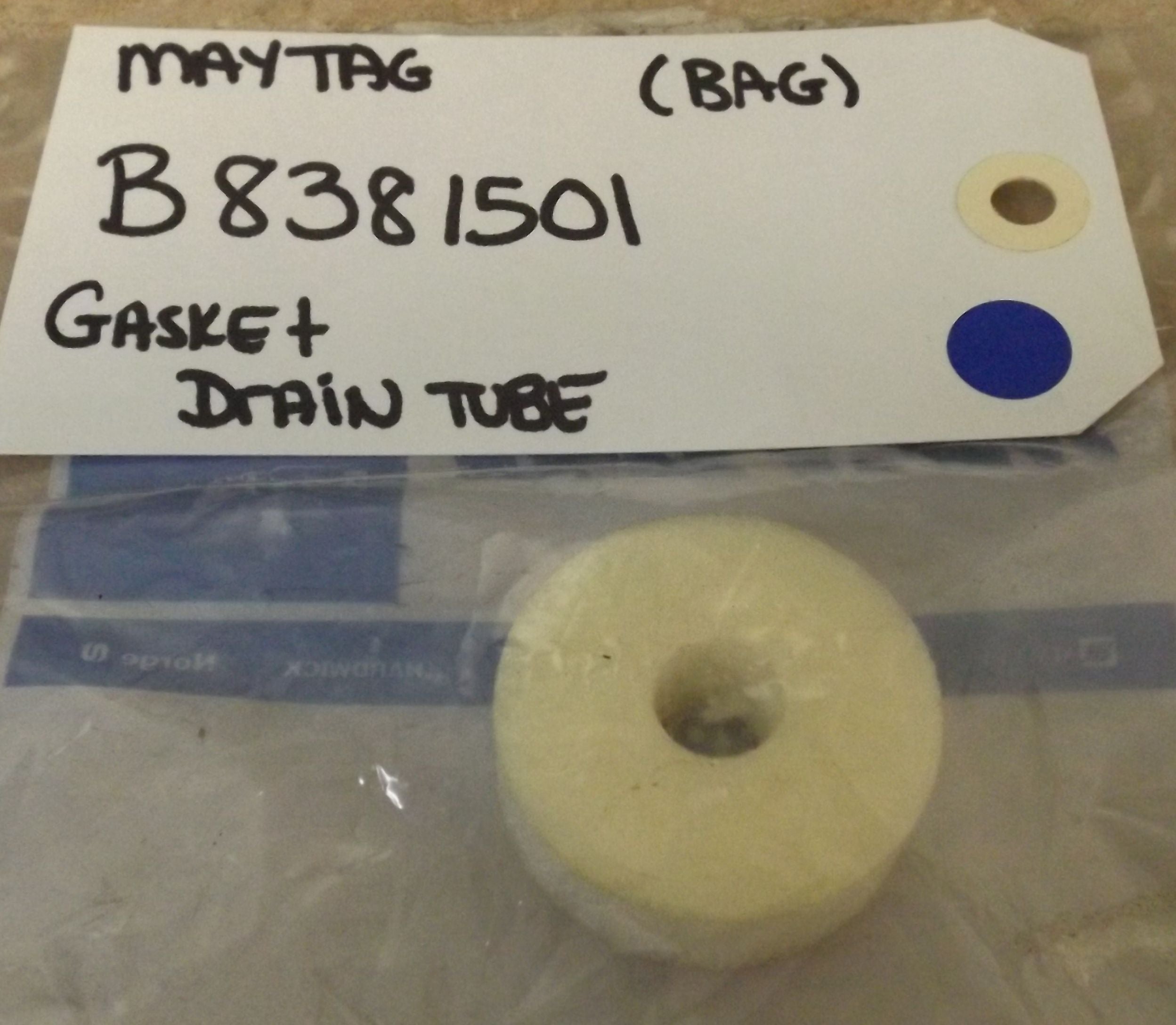 MAYTAG REFRIGERATOR B8381501 GASKET DRAIN TUBE (NEW)