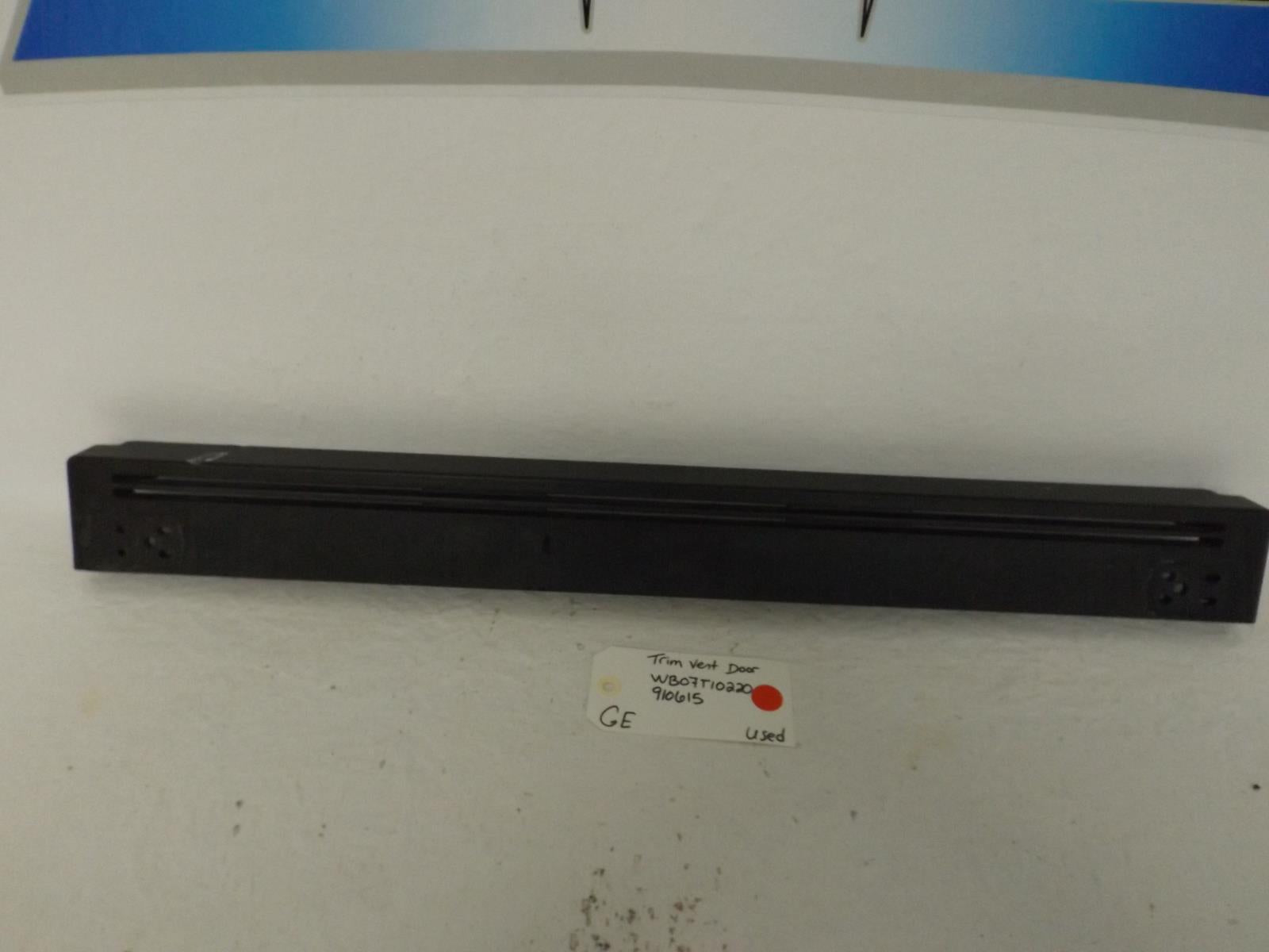 GE Stove WB07T10220  910615 Trim Vent Door Used