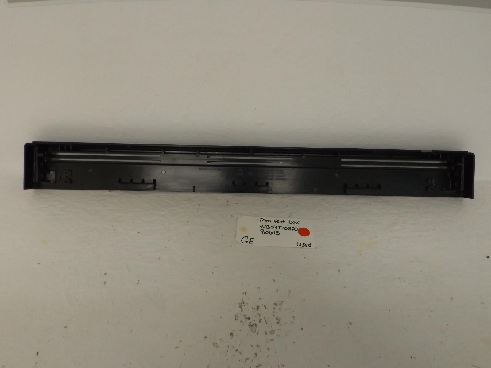 GE Stove WB07T10220  910615 Trim Vent Door Used