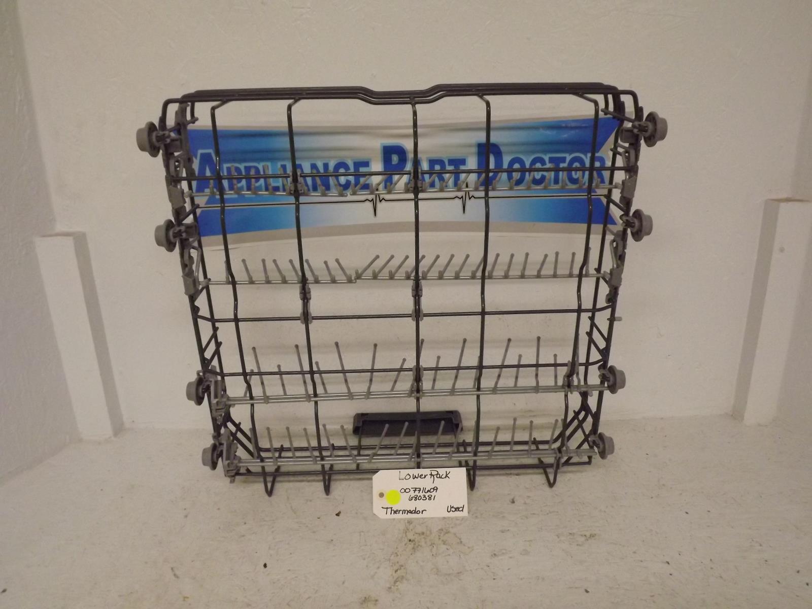 Thermador Dishwasher 00771609  680381 Lower Rack Used
